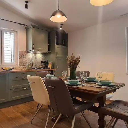 Apartament Hvaranin